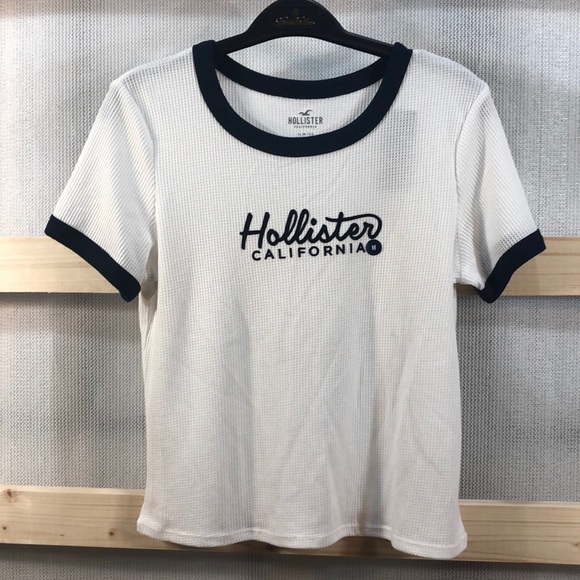 NWT Hollister Graphic Slim Tees Size: Medium - Picture 2 of 4